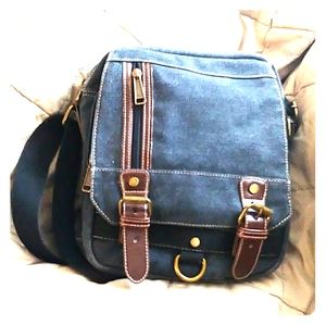 Cargoit Canvas Messenger Bag
